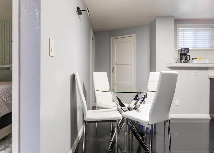 Quiet Victorian 2Br • Ping Pong Room • Free Parking • W/D
