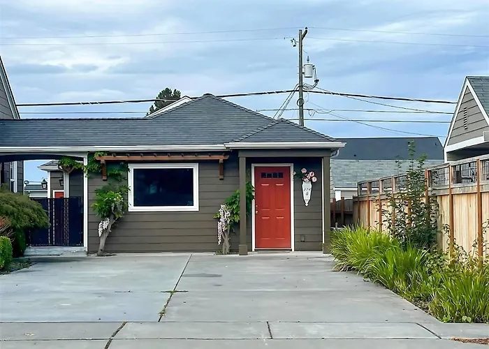 Sqc Cedar St Cottage