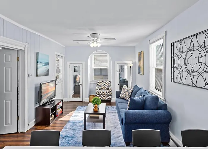 Cozy 1 Bedroom Apt - 3 Blocks To Beach - Sleeps 6