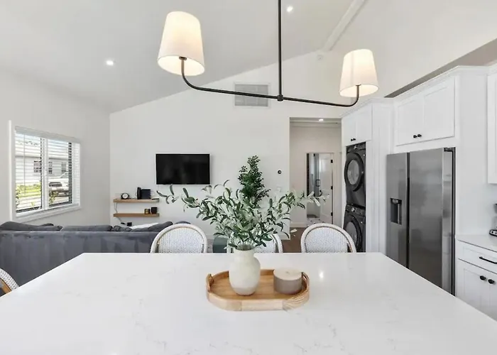 Coastal Modern 3 Bed 2 Bath, Pet Friendly