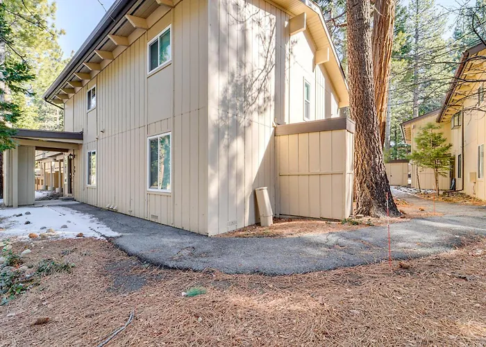 Artist'S Tahoe Retreat: Pool, Art & Ski Access!