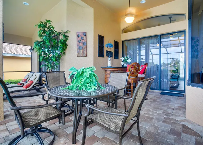 Upscale Marco Island Villa W/ Outdoor Bar + Pool!