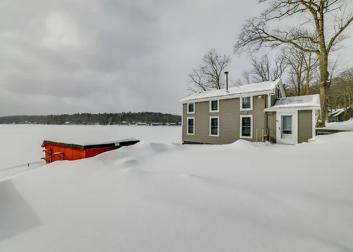 Bbq Ready: Lakeside Milford Home W/ Paddleboat