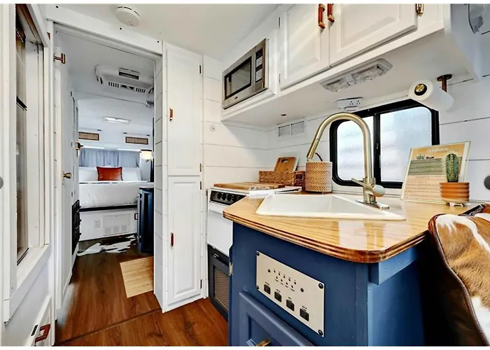 Retro Motorhome - Epic Outdoor Shower And Firepit