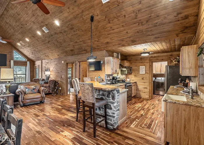 Emerald Isle Log Cabin Hot Tublakefront