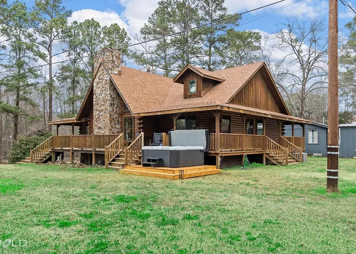 Emerald Isle Log Cabin Hot Tublakefront