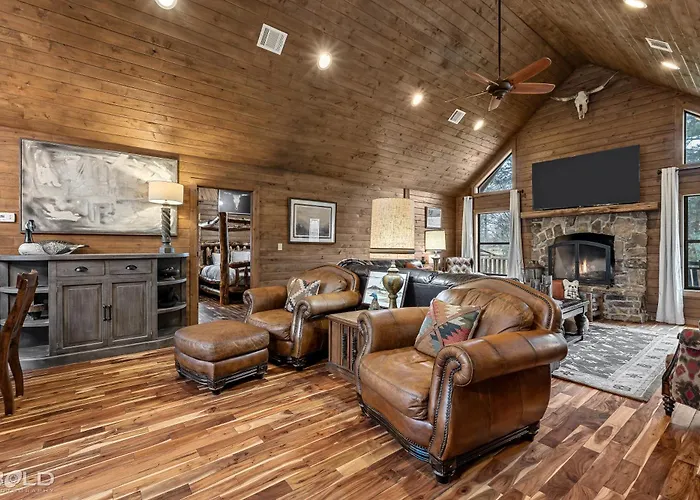 Emerald Isle Log Cabin Hot Tublakefront