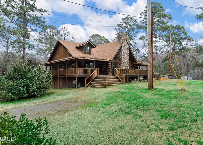 Emerald Isle Log Cabin Hot Tublakefront