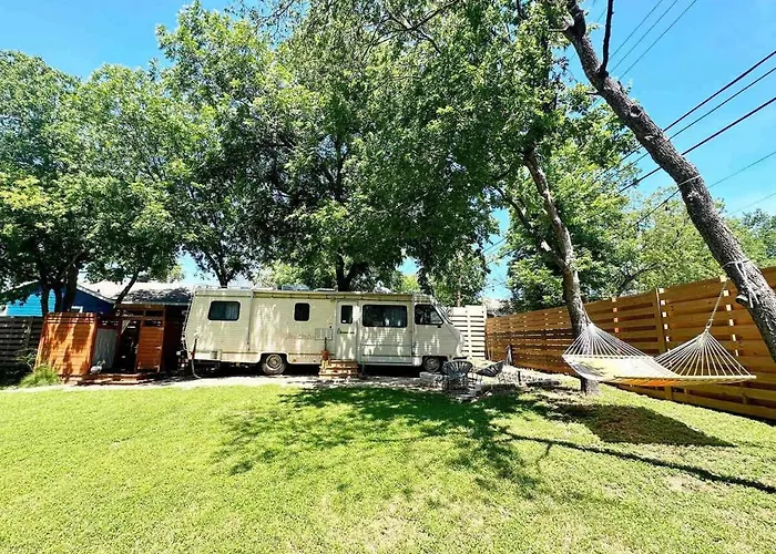 Retro Motorhome - Epic Outdoor Shower And Firepit