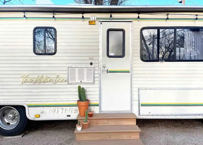 Retro Motorhome - Epic Outdoor Shower And Firepit