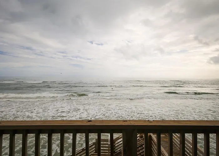 Oceanfront Bliss- Sand And Views At Watchin Waves