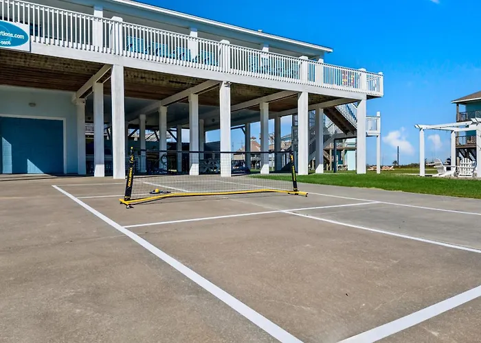 Seaside Sunrise Luxury Beachfront, Hot Tub, Firepit, Elevator