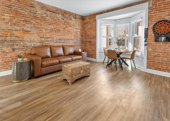 Top Floor - Mass Ave In Heart Of Indy With Balcony