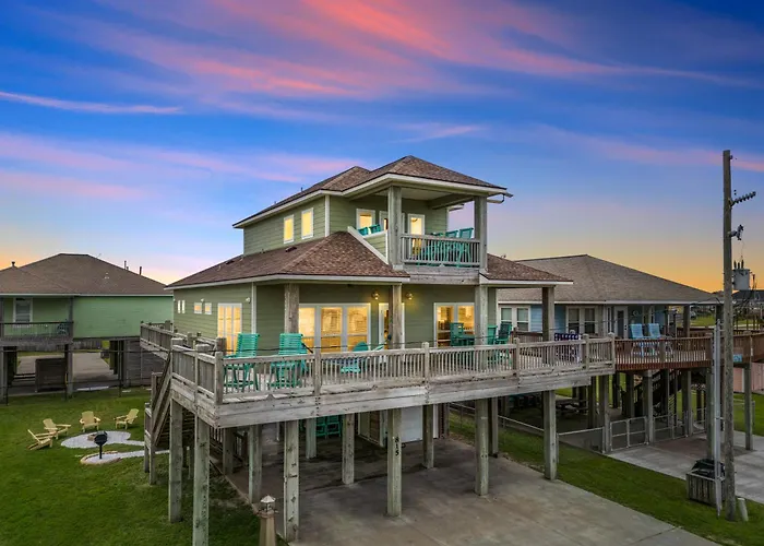 Seas The Day! 4Br Retreat, Hot Tub, Game Room, Firepit & Gulf Views