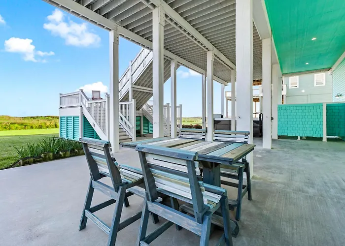 Beachfront Hideaway! Luxury Beachfront, Swimspa, Game Room, Firepit By Bolivar Vacations