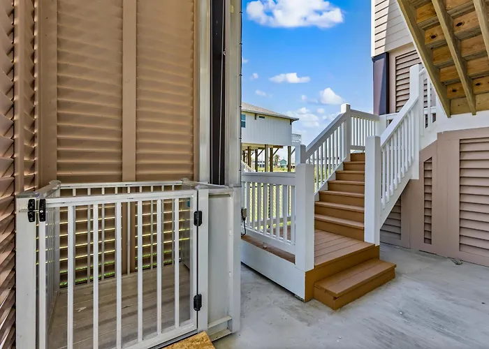 Caza Azul Luxury 4Br Getaway, Gated Community, Canal Views & Lift