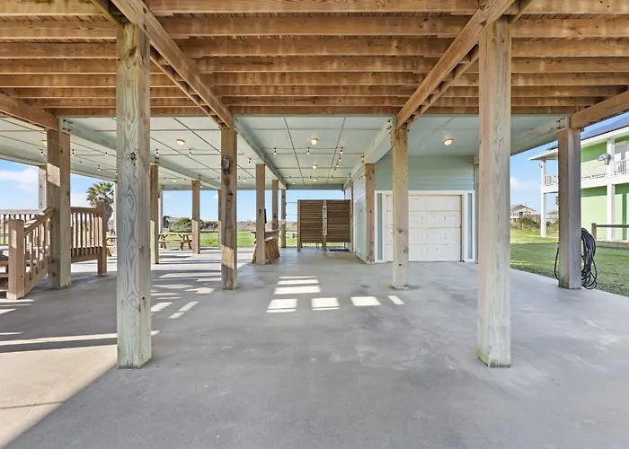 Sand Dollar Beachside 3Br Retreat, Ocean Views, Firepit & Pet Friendly