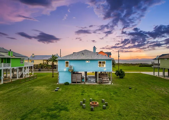 Sand Dollar Beachside 3Br Retreat, Ocean Views, Firepit & Pet Friendly