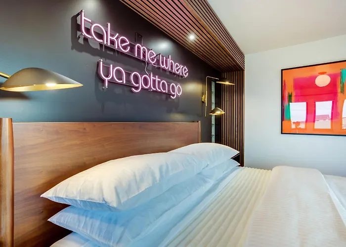 The Berry At The Louie Boutique Motel, Walk To Everything! Dog Friendly!