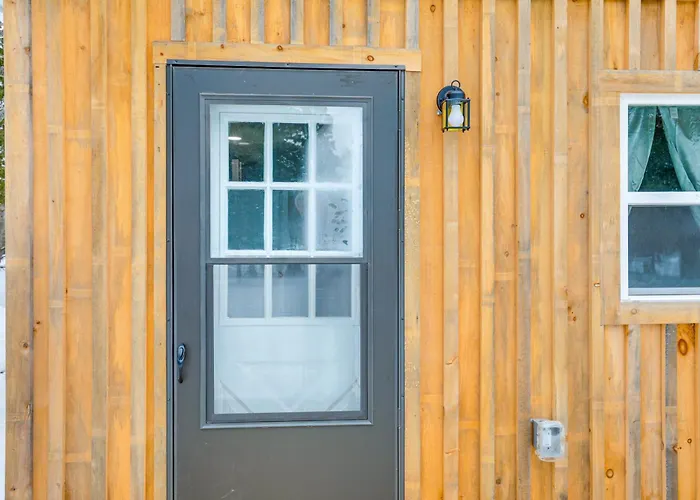 2 Ponds & Trail Access: Peaceful Cabin In Calumet!