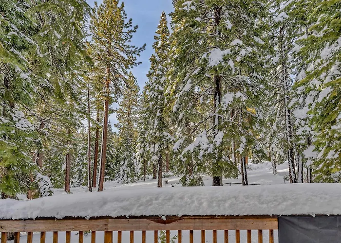 Handcrafted Tahoe Retreat Walk To Beach & Ski