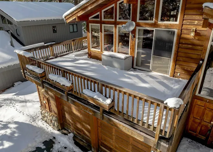 Handcrafted Tahoe Retreat Walk To Beach & Ski