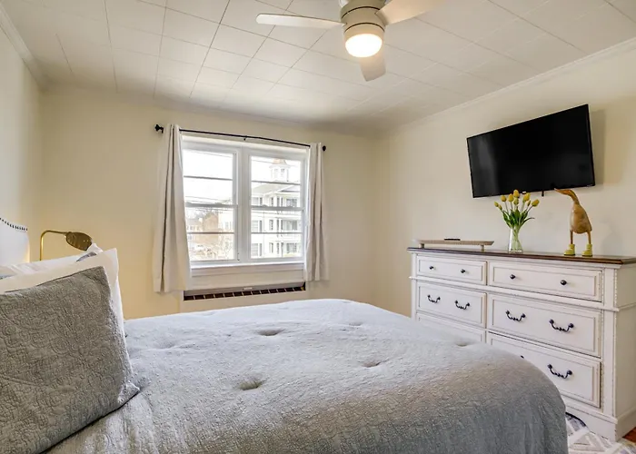 Cambridge Apt In Walkable Neighborhood