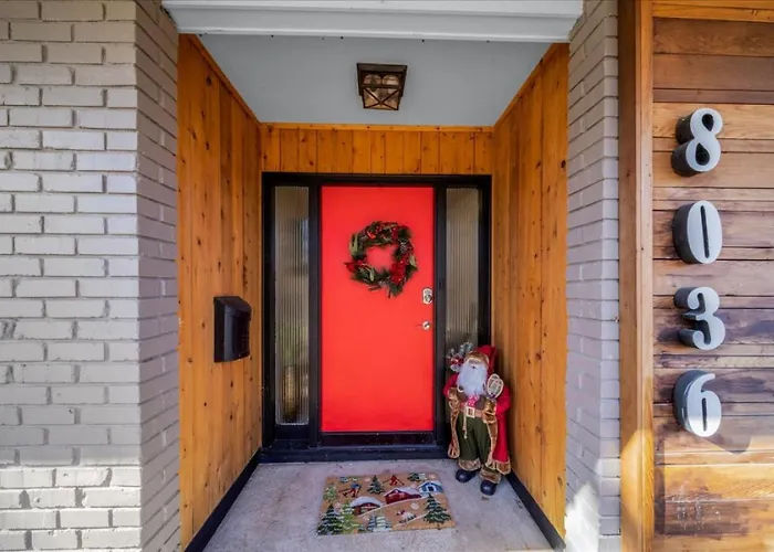 3Br Overland Park Home With Patio And Waterfall Pond