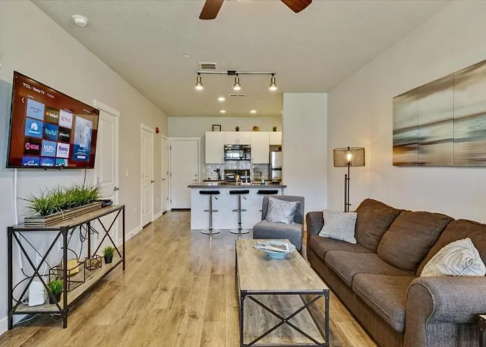 Modern W Pool, Gym, Hottub, Golf, Pet Friendly