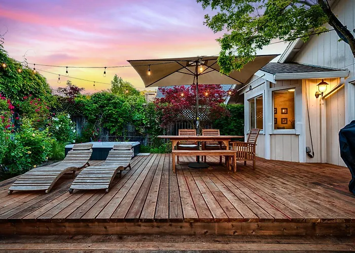 Spacious Oasis Hot Tub Backyard Garden 3Br/2Ba