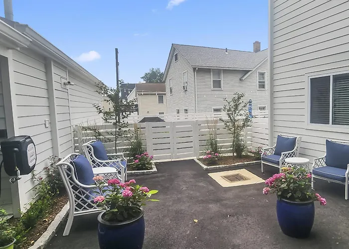 Cozy Cottage In Cos Cob