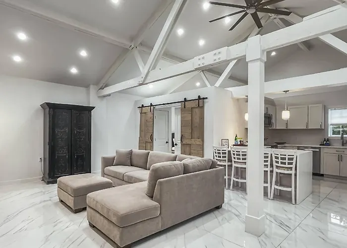 Cozy Cottage In Cos Cob