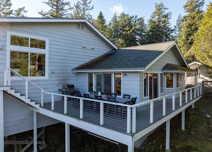 Luxury Waterfront & Views, Private Beach, Golfing