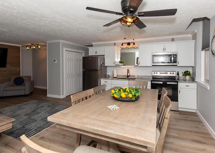 New! Remodeled & Upgraded Vacation Apartment