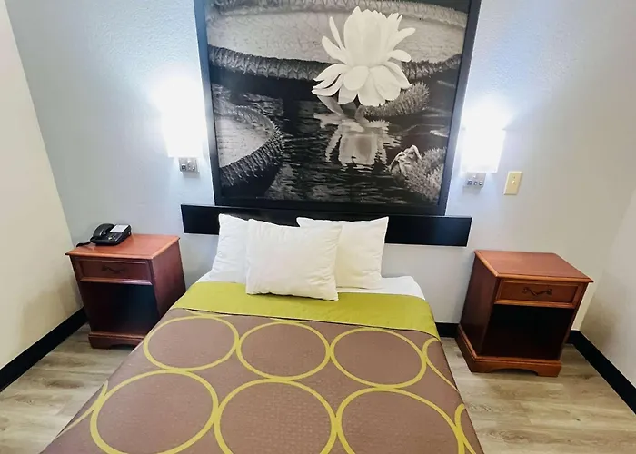 Super 8 By Wyndham Pittsburgh/Monroeville