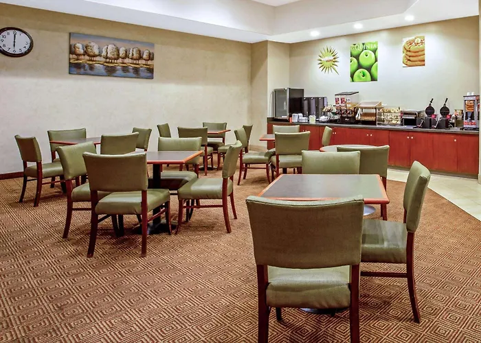 La Quinta By Wyndham Stamford / New York City