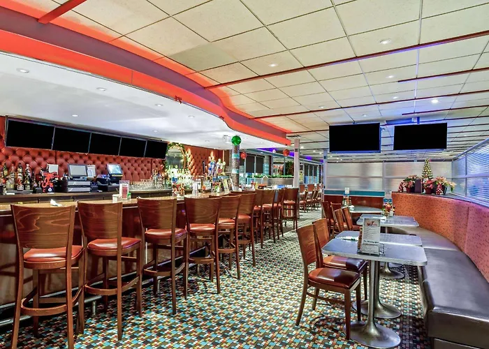 La Quinta By Wyndham Stamford / New York City