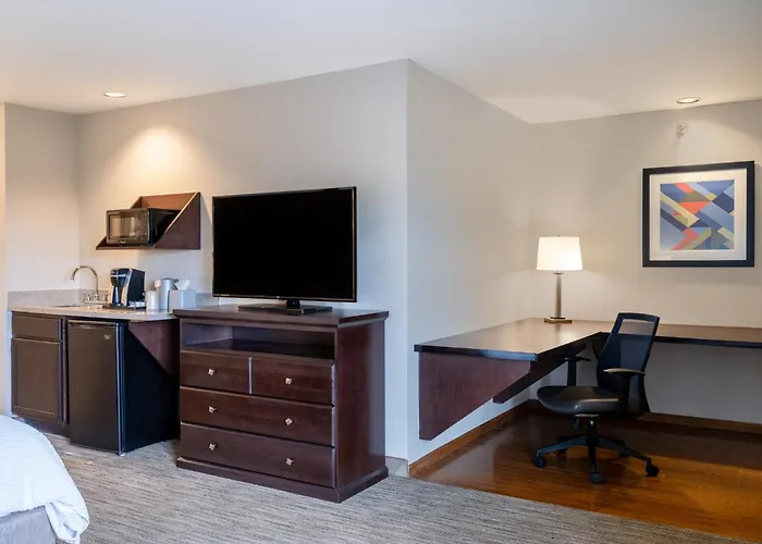 Holiday Inn Express & Suites Chicago-Libertyville By Ihg