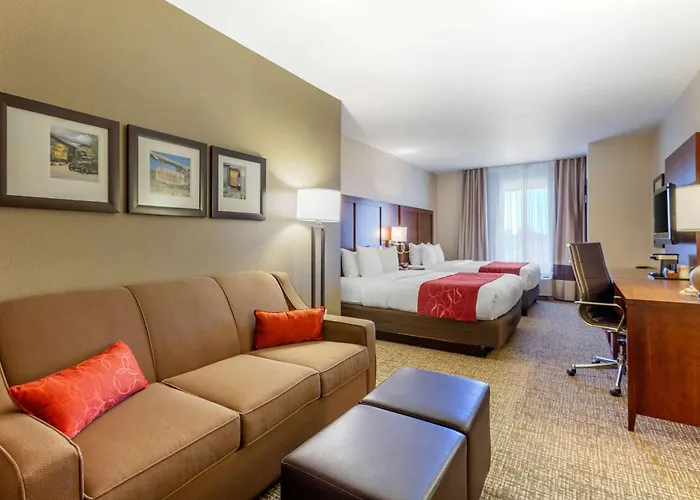 Comfort Suites Glendale - State Farm Stadium Area