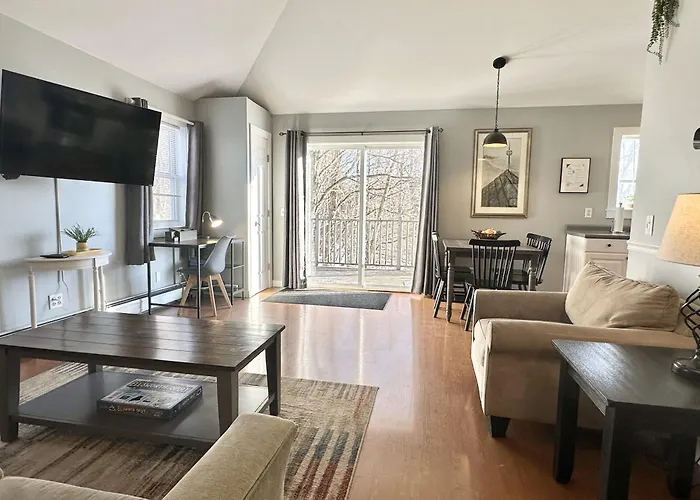 3 Bedroom Private Pondside View New Reno Moose Lodge