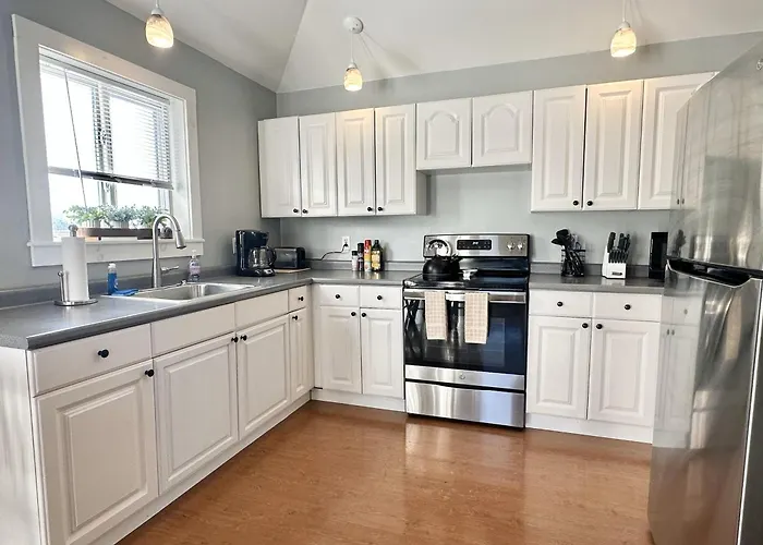 3 Bedroom Private Pondside View New Reno Moose Lodge