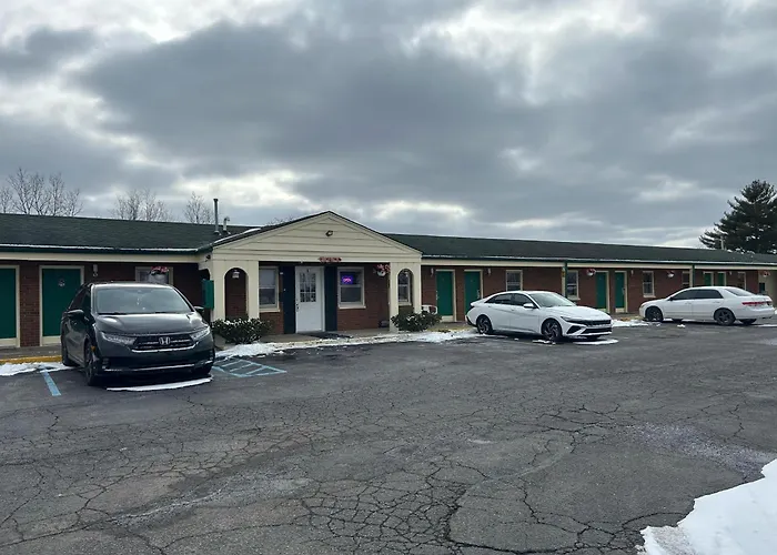 Hillcrest Motel By Oyo Aurora Near Lawrenceburg