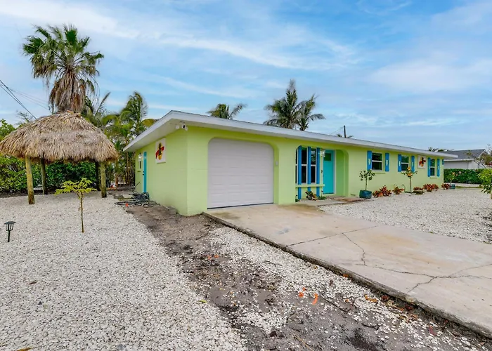 2 Blocks To Beach: Tropical Retreat In Anna Maria