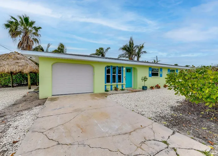 2 Blocks To Beach: Tropical Retreat In Anna Maria