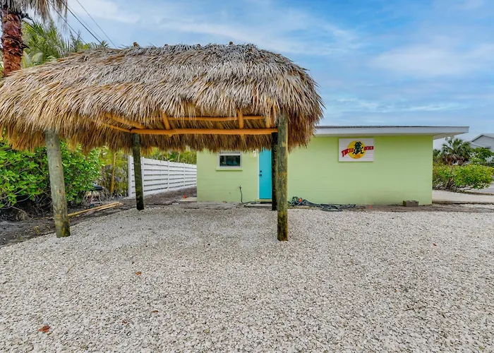2 Blocks To Beach: Tropical Retreat In Anna Maria