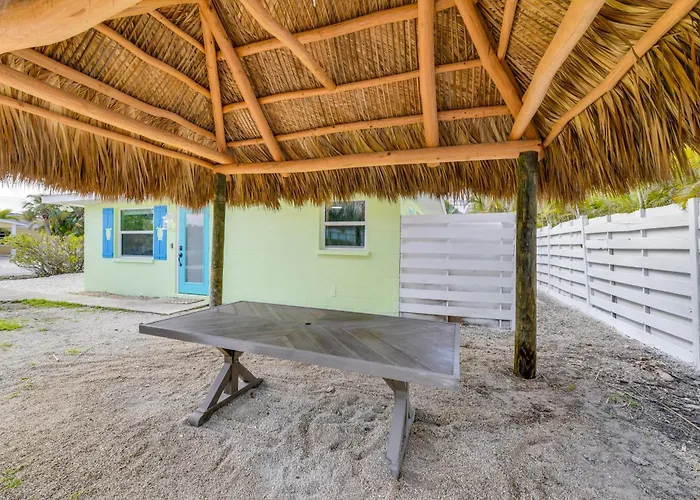 Fish, Swim & Unwind: Anna Maria Apt Steps To Beach