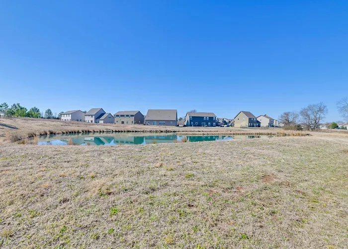 Stay & Play: Spacious Concord Townhome Near Uptown