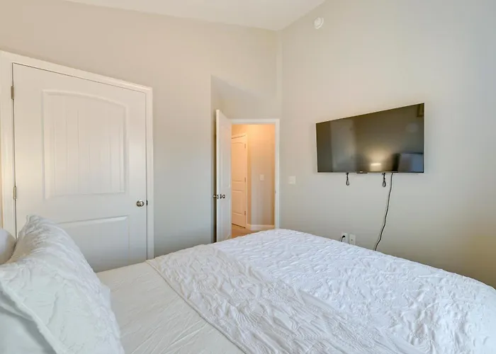 6 Mi To Pnc Music Pavilion: Concord Townhome