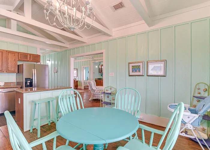 Walk To Beach: Home W/ Hot Tub & Deck In Gilchrist