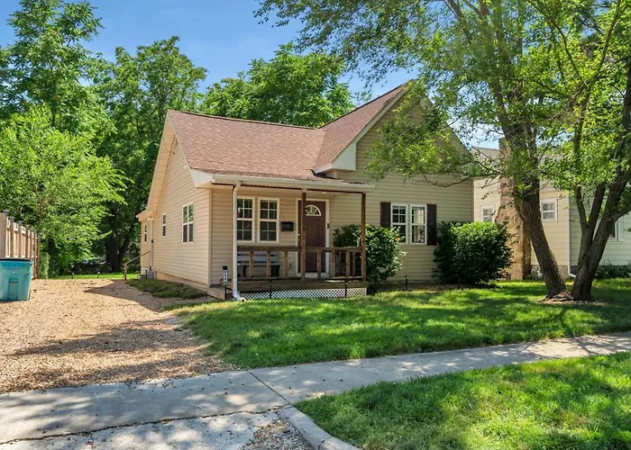 Smart Home Close To Downtown, Msu, And More